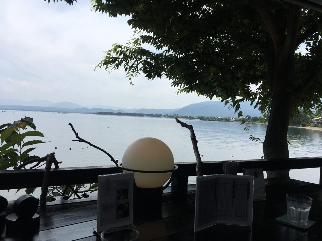 琵琶湖畔のカフェ海津