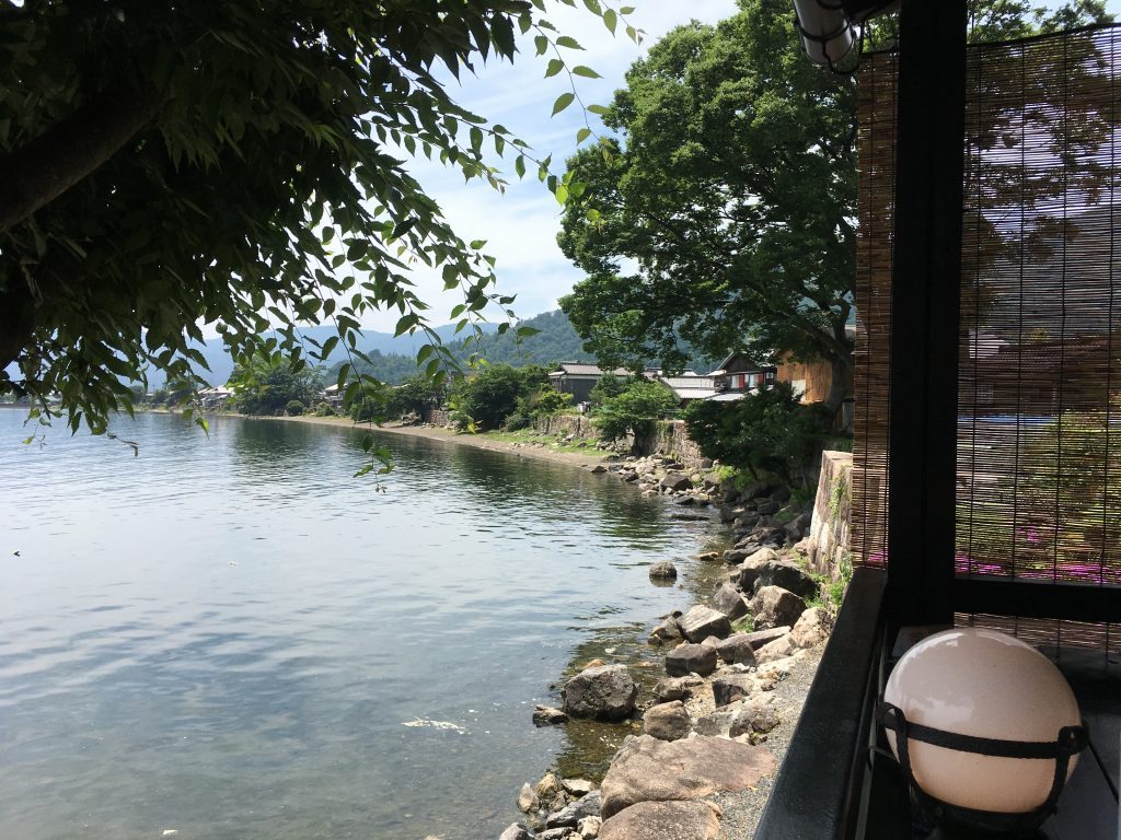 琵琶湖畔のカフェ海津